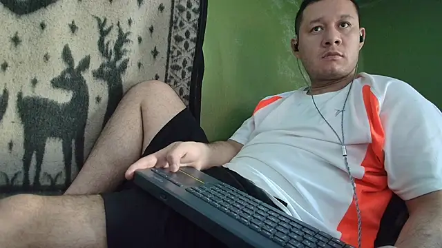 Snapshot of sweet_cock28 chatting on 04-21-26, 03:18 sweet cock28 online show from 04-21-26, 03:18