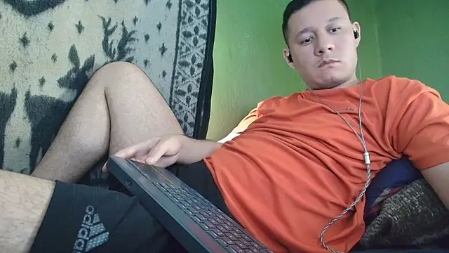 Snapshot of sweet_cock28 chatting on 05-11-26, 04:04 sweet cock28 online show from 05-11-26, 04:04