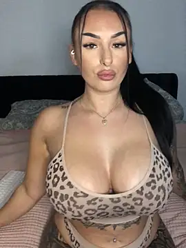 Mia-Bremer online show from 11-16-25, 05:28