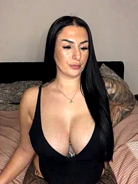 Mia-Bremer online show from 11-30-25, 12:22