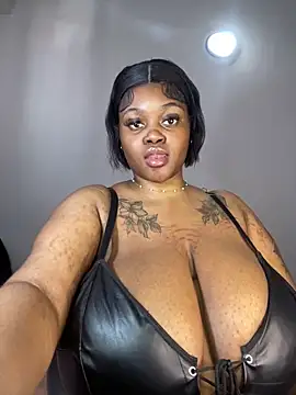 Snapshot of Yung-Missy chatting on 01-14-25, 06:45 Yung-Missy online show from 01-14-25, 06:45