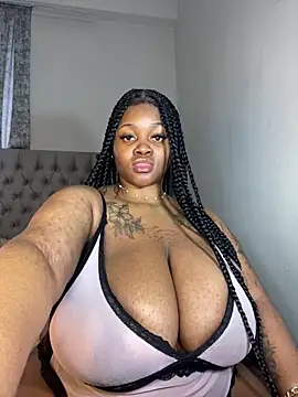 Snapshot of Yung-Missy chatting on 03-02-25, 05:01 Yung-Missy online show from 03-02-25, 05:01