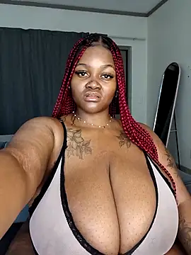 Snapshot of Yung-Missy chatting on 10-04-25, 08:21 Yung-Missy online show from 10-04-25, 08:21
