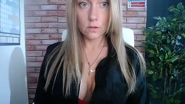 Snapshot of HarleyRebz chatting on 10-13-25, 06:37 HarleyRebz online show from 10-13-25, 06:37