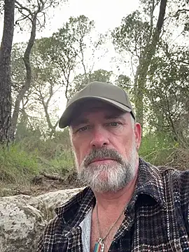 Snapshot of DaddybearVLC chatting on 02-25-25, 03:53 DaddybearVLC online show from 02-25-25, 03:53