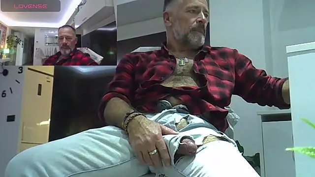 Snapshot of DaddybearVLC chatting on 12-14-24, 07:57 DaddybearVLC online show from 12-14-24, 07:57