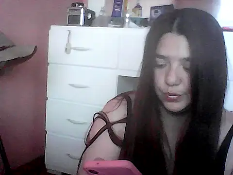 Snapshot of Oxitocina2000 chatting on 11-14-25, 09:29 Oxitocina2000 online show from 11-14-25, 09:29