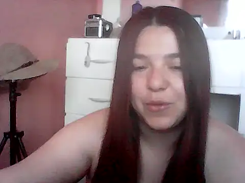 Snapshot of Oxitocina2000 chatting on 11-18-25, 08:01 Oxitocina2000 online show from 11-18-25, 08:01
