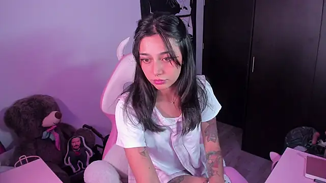 amber yull online show from 10-06-25, 02:13