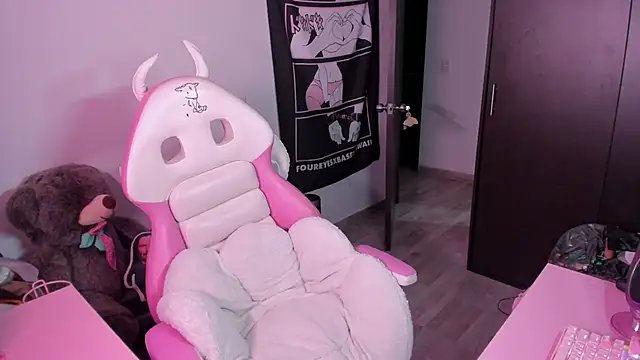 amber yull online show from 09-25-25, 01:55