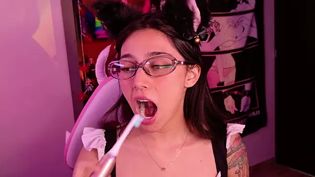 amber yull online show from 05-25-26, 03:11
