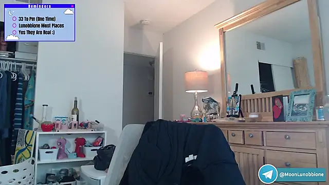 Snapshot of Lunobbione chatting on 02-21-26, 05:37 Lunobbione online show from 02-21-26, 05:37