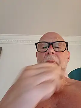 Snapshot of Tempted1973 chatting on 05-26-26, 04:54 Tempted1973 online show from 05-26-26, 04:54