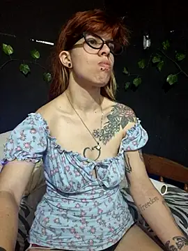 Snapshot of Carlafoxxx chatting on 03-21-25, 04:18 Carlafoxxx online show from 03-21-25, 04:18