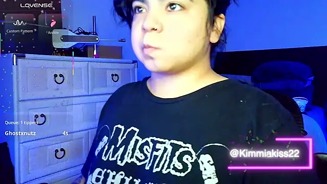 kimmiakiss22 online show from 12-15-25, 01:22