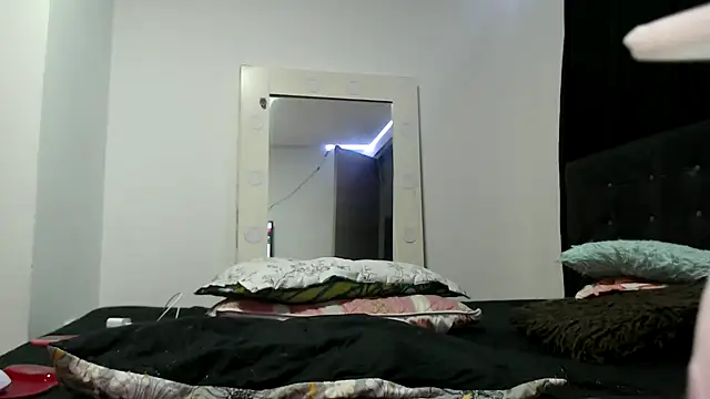 Snapshot of dolcemacca chatting on 01-21-25, 03:59 dolcemacca online show from 01-21-25, 03:59