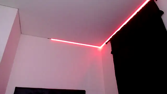 Snapshot of dolcemacca chatting on 09-25-25, 01:33 dolcemacca online show from 09-25-25, 01:33