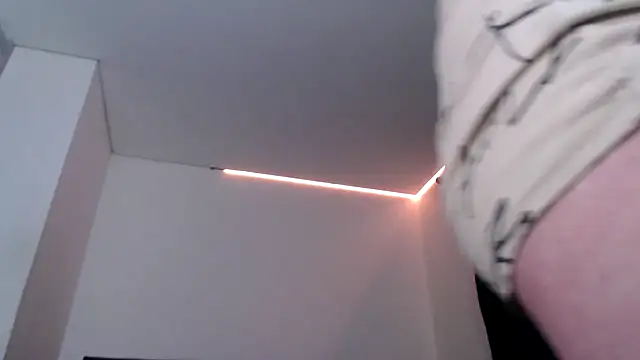 Snapshot of dolcemacca chatting on 10-08-25, 03:52 dolcemacca online show from 10-08-25, 03:52