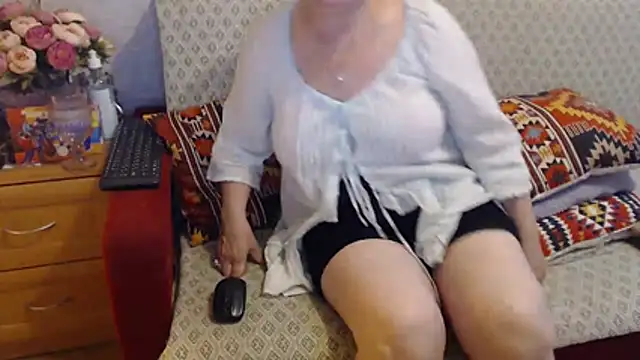 Snapshot of zarinafonliberman chatting on 07-15-26, 05:53 zarinafonliberman online show from 07-15-26, 05:53