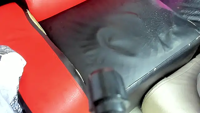 hot-threesome online show from 09-20-25, 03:28