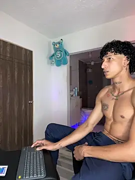 Snapshot of mike_casseano chatting on 09-15-25, 09:04 mike casseano online show from 09-15-25, 09:04