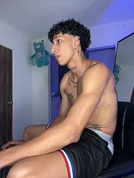 Snapshot of mike_casseano chatting on 09-30-25, 04:57 mike casseano online show from 09-30-25, 04:57