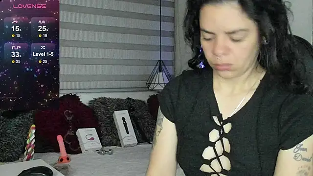 Snapshot of natasha_logan_ chatting on 07-25-26, 04:09 natasha logan online show from 07-25-26, 04:09