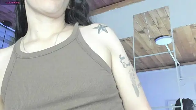 Snapshot of natasha_logan_ chatting on 10-10-25, 04:02 natasha logan online show from 10-10-25, 04:02