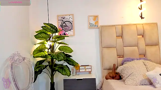 Rachel  Lang online show from 11-20-25, 09:36