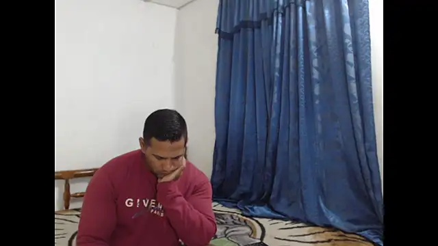 Snapshot of lover_1994 chatting on 10-01-25, 08:30 lover 1994 online show from 10-01-25, 08:30