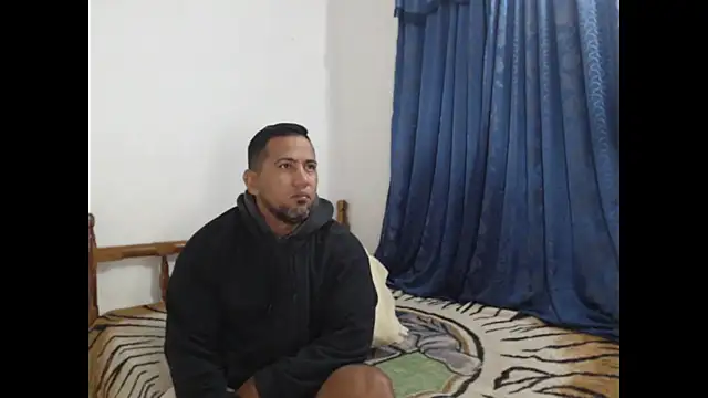 Snapshot of lover_1994 chatting on 09-13-25, 08:14 lover 1994 online show from 09-13-25, 08:14