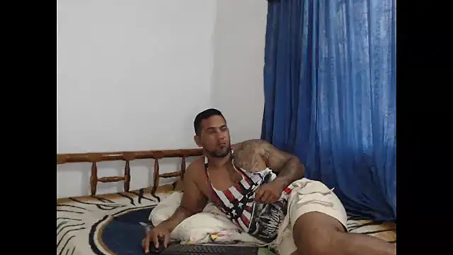 Snapshot of lover_1994 chatting on 03-17-25, 05:38 lover 1994 online show from 03-17-25, 05:38