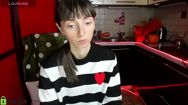 TayanaJons online show from 11-18-25, 07:55