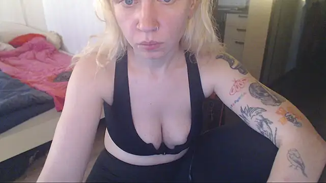 amanda kiss kiss online show from 12-14-25, 12:22