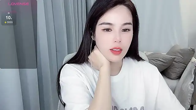 Snapshot of hknana chatting on 02-18-25, 11:33 hknana online show from 02-18-25, 11:33