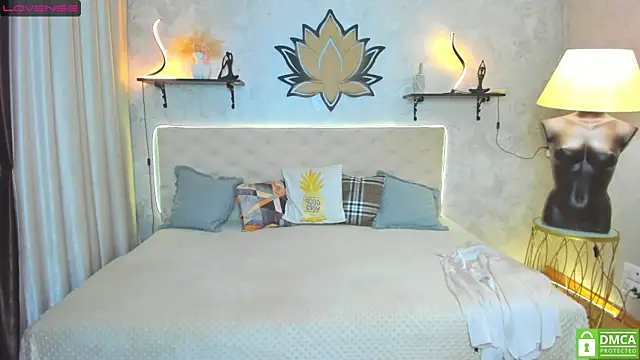 Snapshot of StripBianka chatting on 09-25-25, 06:30 StripBianka online show from 09-25-25, 06:30