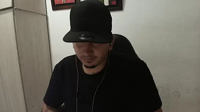 Snapshot of myke_andrade chatting on 10-01-25, 02:49 myke andrade online show from 10-01-25, 02:49
