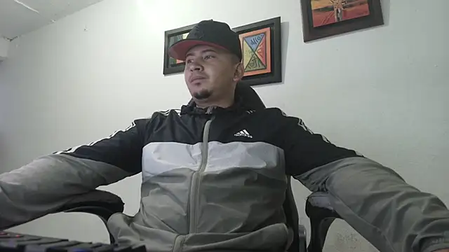 Snapshot of myke_andrade chatting on 09-18-25, 10:51 myke andrade online show from 09-18-25, 10:51