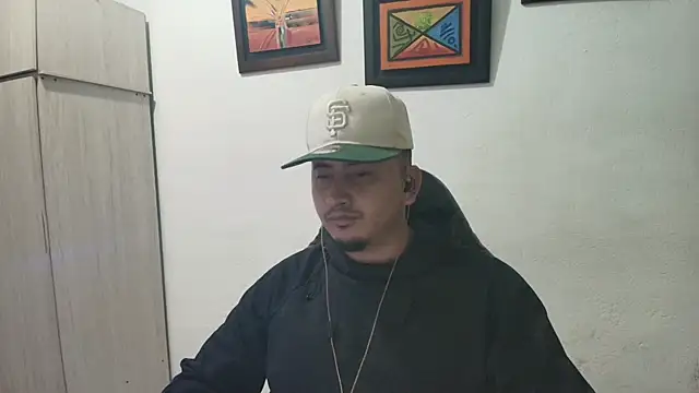 Snapshot of myke_andrade chatting on 10-19-25, 05:32 myke andrade online show from 10-19-25, 05:32