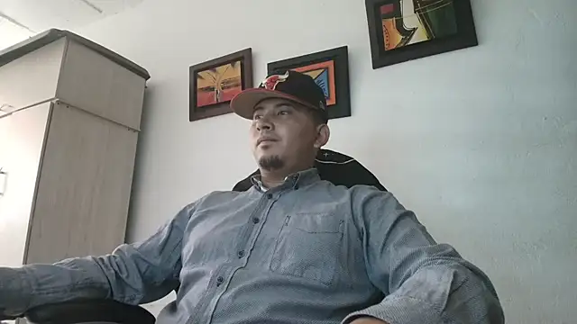 Snapshot of myke_andrade chatting on 10-25-25, 08:20 myke andrade online show from 10-25-25, 08:20