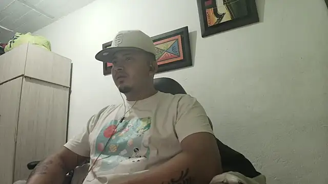 Snapshot of myke_andrade chatting on 10-06-25, 04:13 myke andrade online show from 10-06-25, 04:13
