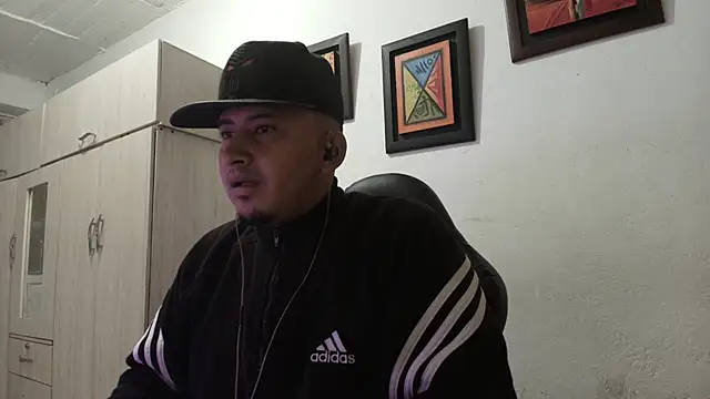 Snapshot of myke_andrade chatting on 09-26-25, 05:03 myke andrade online show from 09-26-25, 05:03