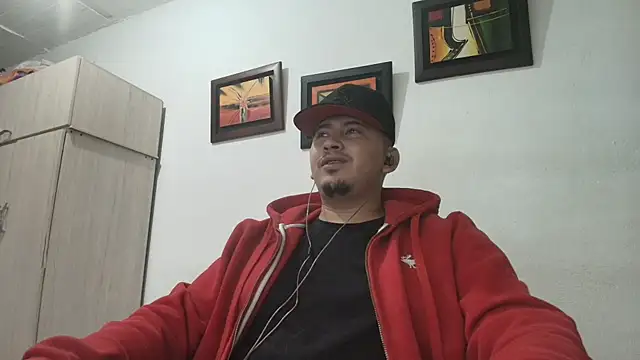 Snapshot of myke_andrade chatting on 10-24-25, 01:37 myke andrade online show from 10-24-25, 01:37