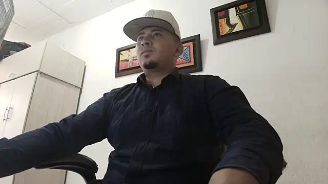 Snapshot of myke_andrade chatting on 10-03-25, 08:43 myke andrade online show from 10-03-25, 08:43