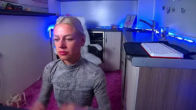 Skinny Nally online show from 04-21-26, 01:42