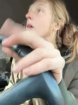 GoldenFlameGoddess online show from 12-20-25, 09:17