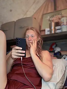 GoldenFlameGoddess online show from 09-28-25, 04:25