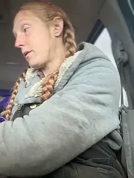 GoldenFlameGoddess online show from 04-12-26, 07:28