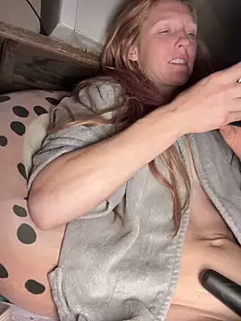 GoldenFlameGoddess online show from 11-05-25, 02:42