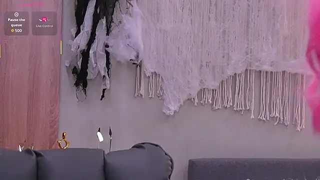 Molly Jons online show from 10-28-25, 01:06